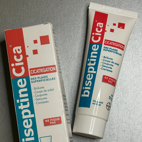 Biseptine Cica cream for superficial wound healing
