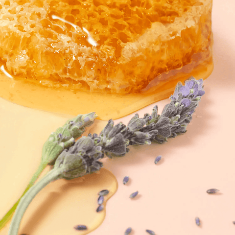 Honeycomb with lavender and honey, image 2