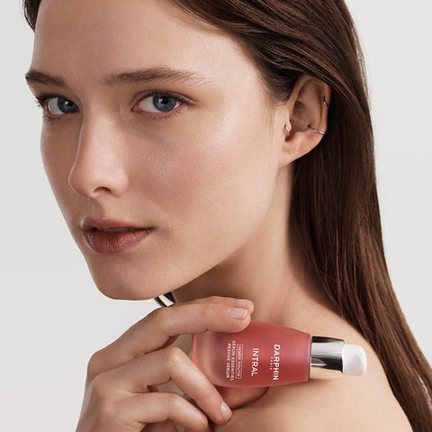 Woman holding Darphin Intral Rescue Serum (C7A97BD2-C1E4)