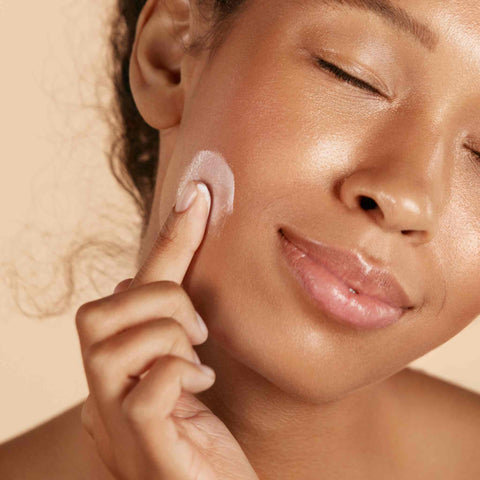 Woman applying Thalion Nutrimarine cream to her face to nourish dry skin